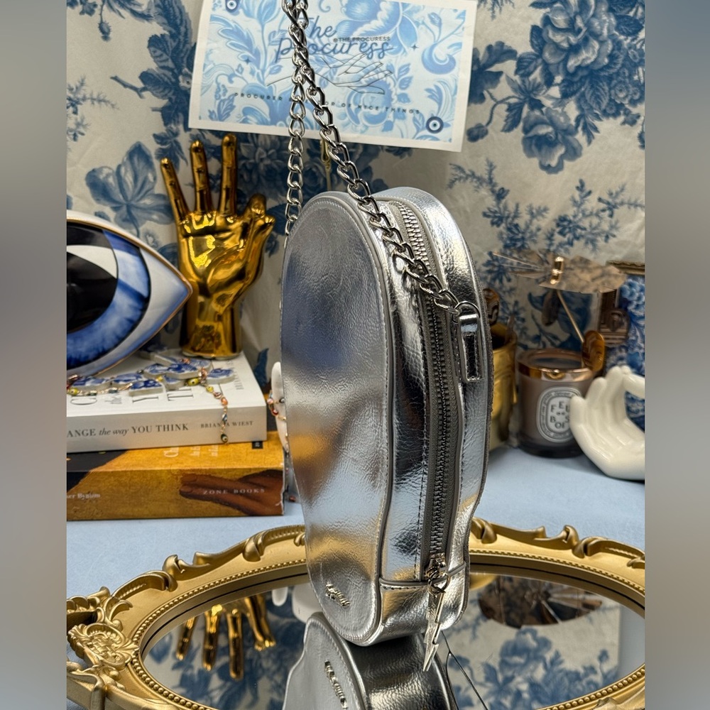 🆕 BETSEY JOHNSON 🧿 NWOT Bone-Jour Sugar Skull Crossbody Bag, Silver & Rainbow - Picture 4 of 16